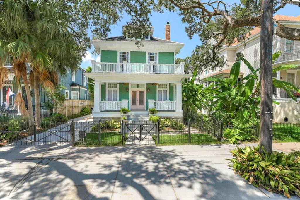 Uptown Historic District House | Classy Upscale Villa Perfect Uptown Location