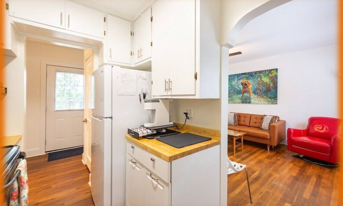 Durham House | Clean, Quiet Medical & Work Stay · Fenced Yard, Pets Welcome