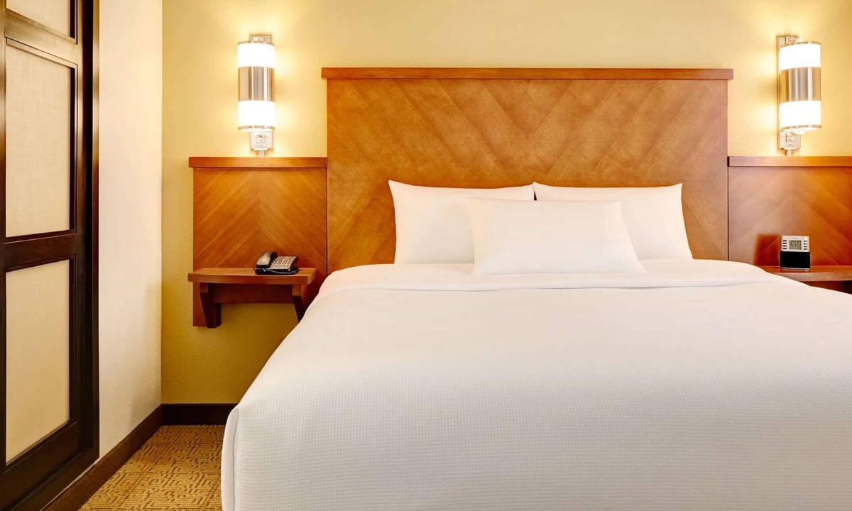 St. Johns Hotel | Close to Bull Creek District Park! Pets Allowed, Swimming Pool, Free Parking!