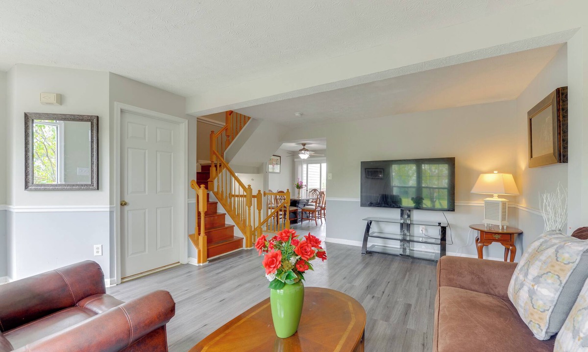 Rossville Apartment | Close to Hospital & White Marsh! Rosedale Townhome