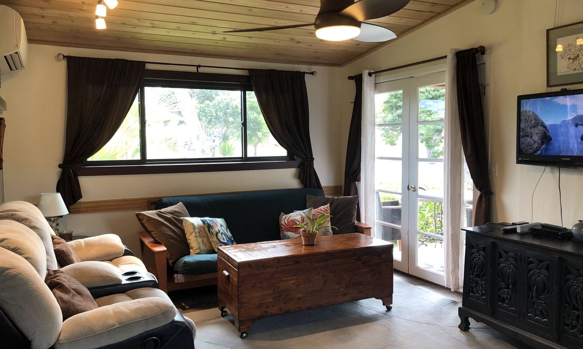 Kailua House | Close to the Beautiful Kailua Beach-A/C's-Full Kitchen-Covered Patio-Laundry