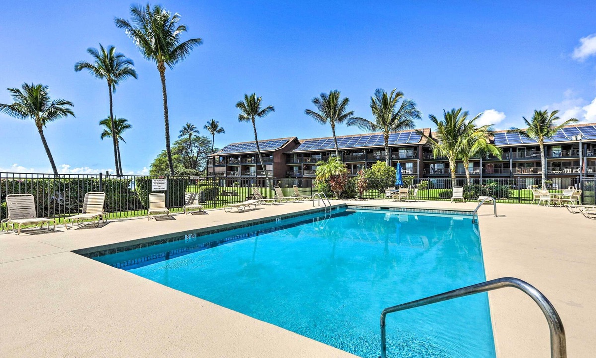 Kaunakakai Condo | Coastal Kaunakakai Condo w/Ocean-View Balcony!