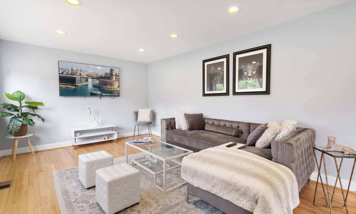 Arnold House | Coastal Modern Retreat | Large Group Getaway on 2 Acres