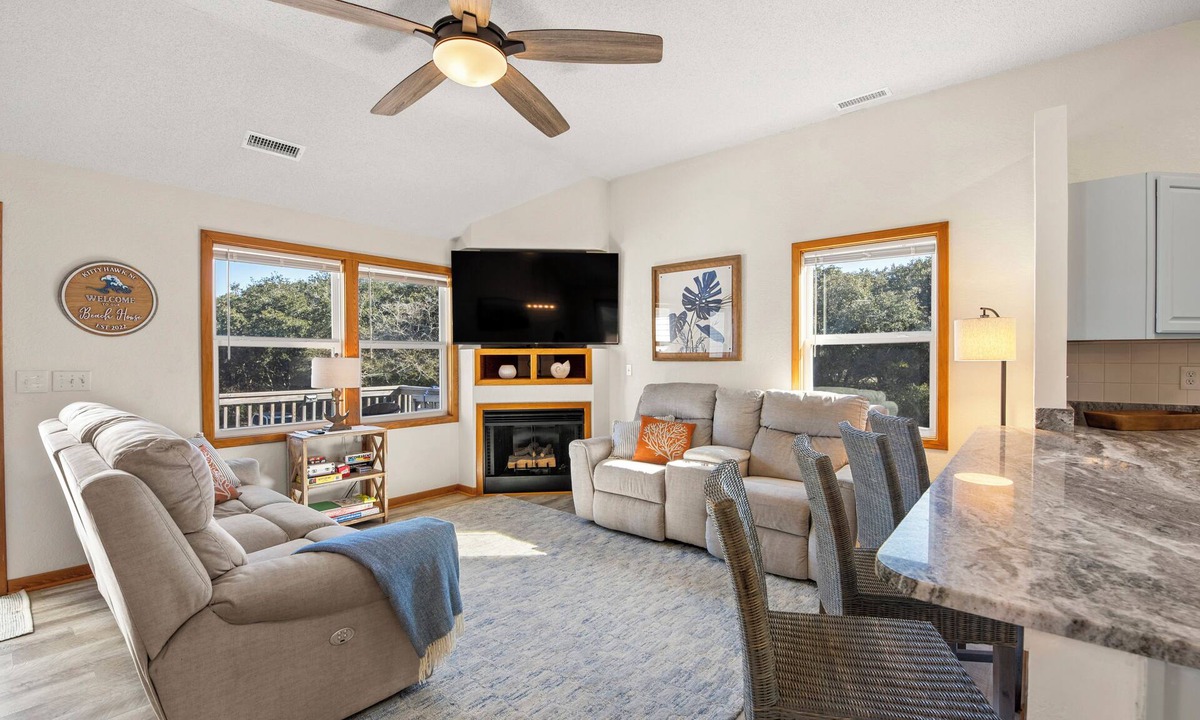 Sea Scape House | Coastal Retreat with Beautiful views-completely updated for a cozy stay!