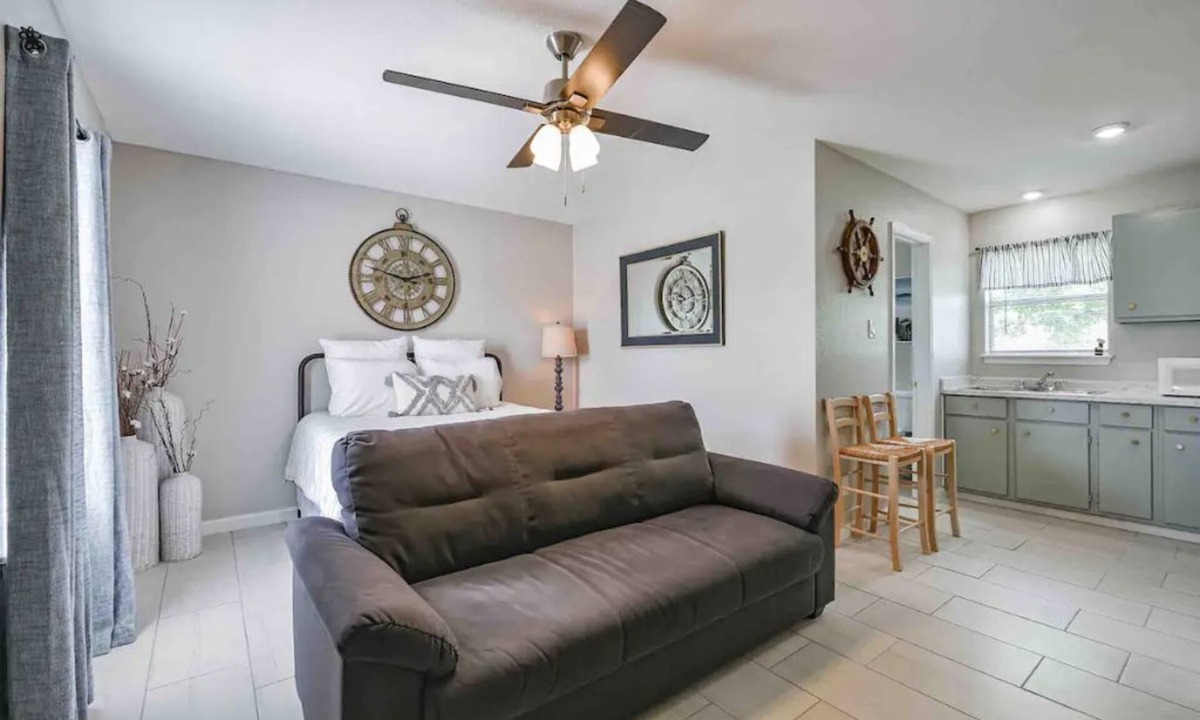 Oyster Creek Apartment | Coastal Studio - Freeport, Tx