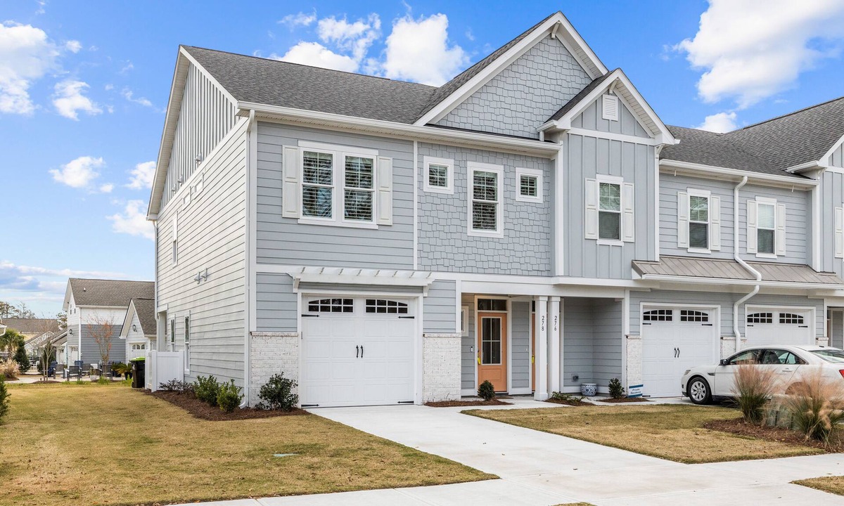Morehead City House | Coastal townhome with outdoor living, central AC, washer/dryer, & pool access