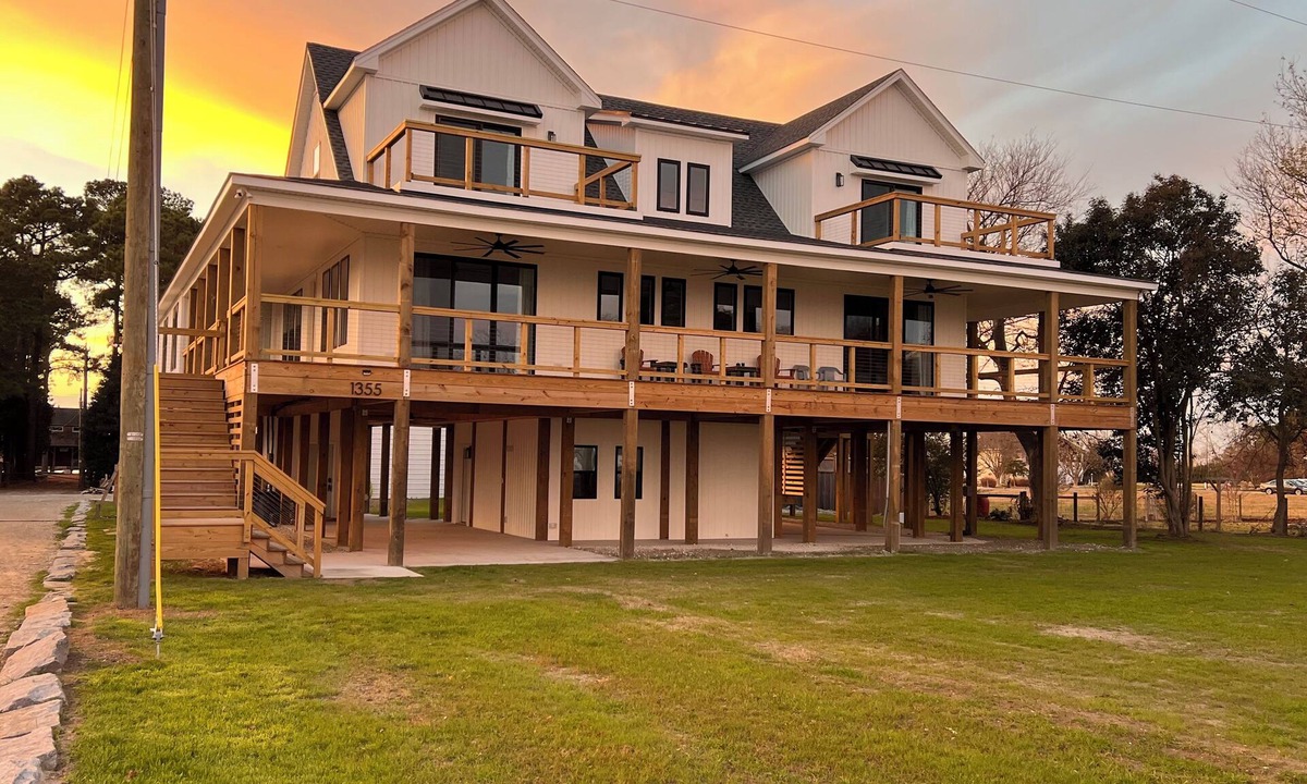 Coinjock House | Coinjock guesthouse w/elevator, full kitchen, W/D and beautiful waterfront views