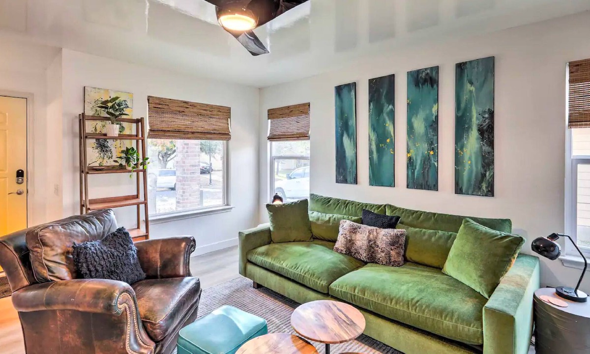 Franklin Park House | Colorful, Cozy Southeast Austin Home 15 min to DT