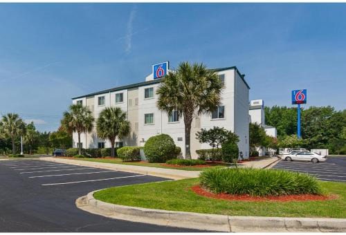 Dentsville Hotel | Columbia - Fort Jackson