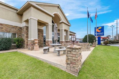 Greenwood Hotel | Comfort Inn & Suites Greenwood near University