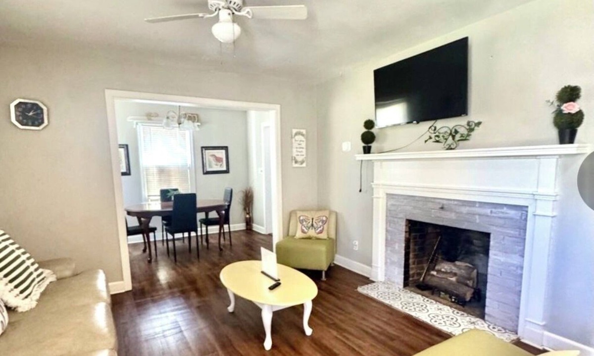 Elizabeth City House | Comfort near the water and University