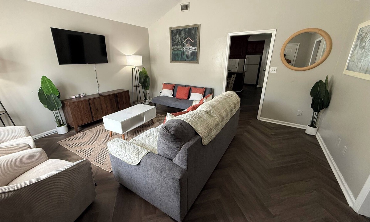 Valdosta House | Comfort & Space · 3BR, 2BA · Perfect for Families & Groups