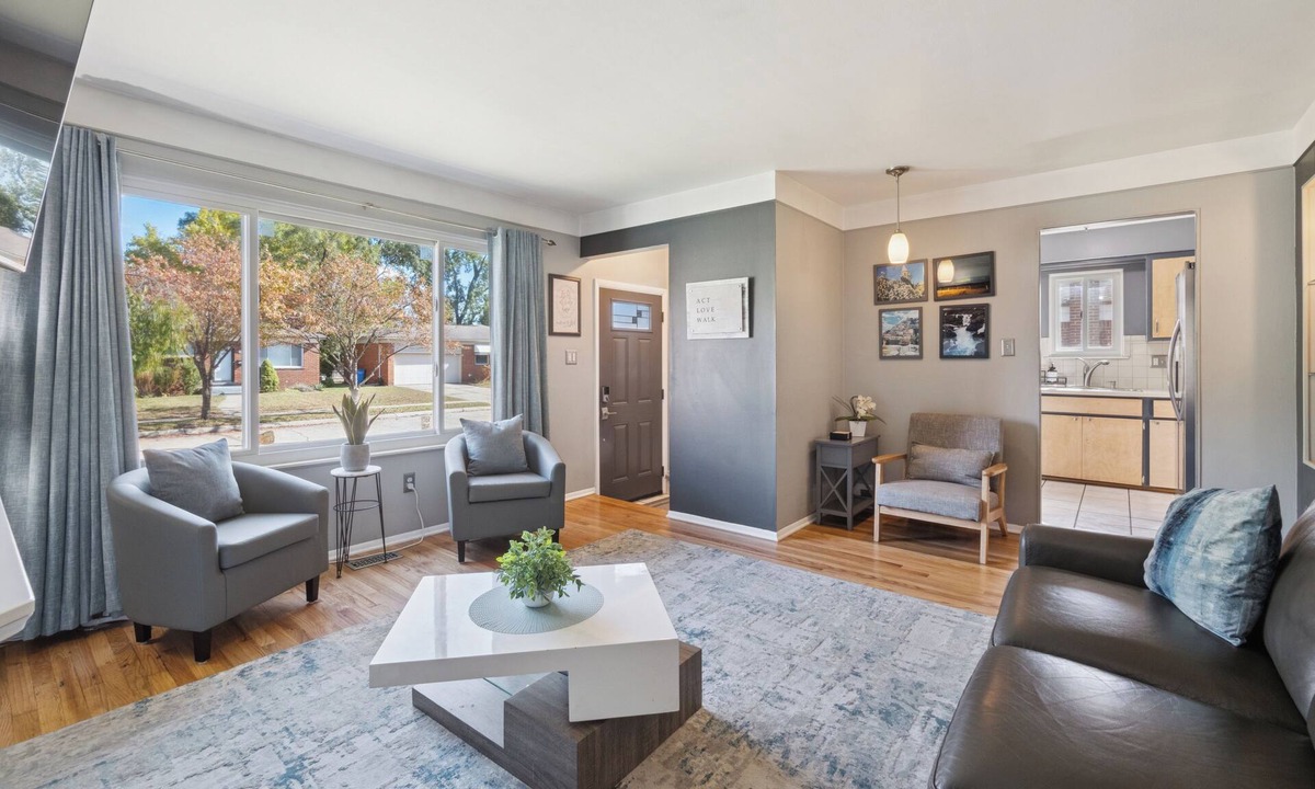 Warren House | Comfortable 3-Bed Home with Garage & Yard - Flexible Monthly Stays