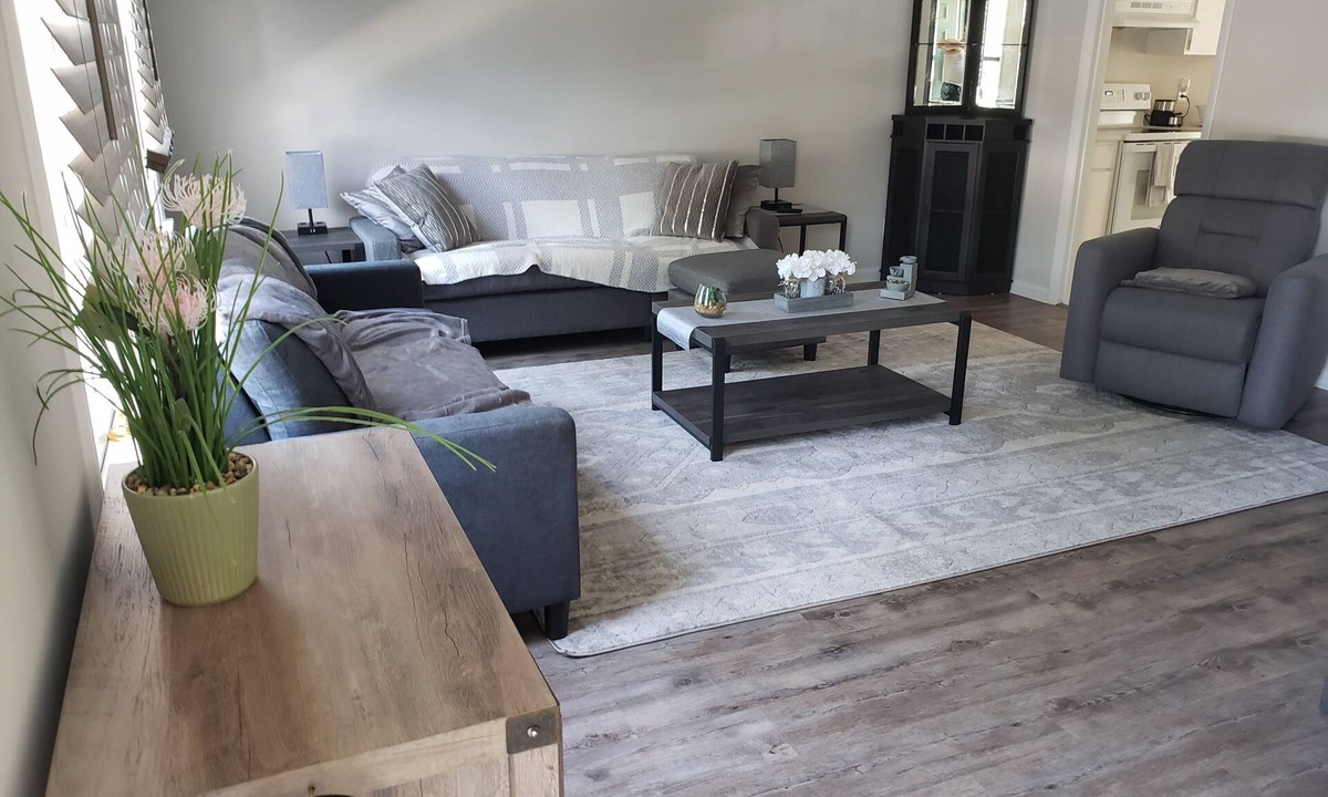Savannah House | Comfortable 3 Bedroom, 3 Bathroom With Amenities!