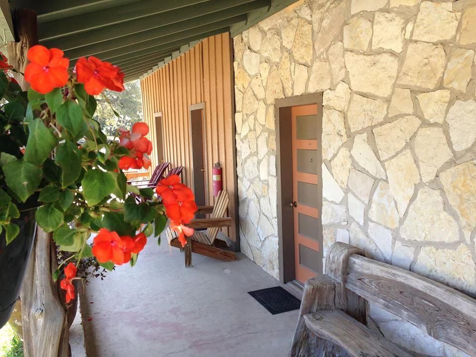 Leakey Apartment | Comfortable Charming Inn Room