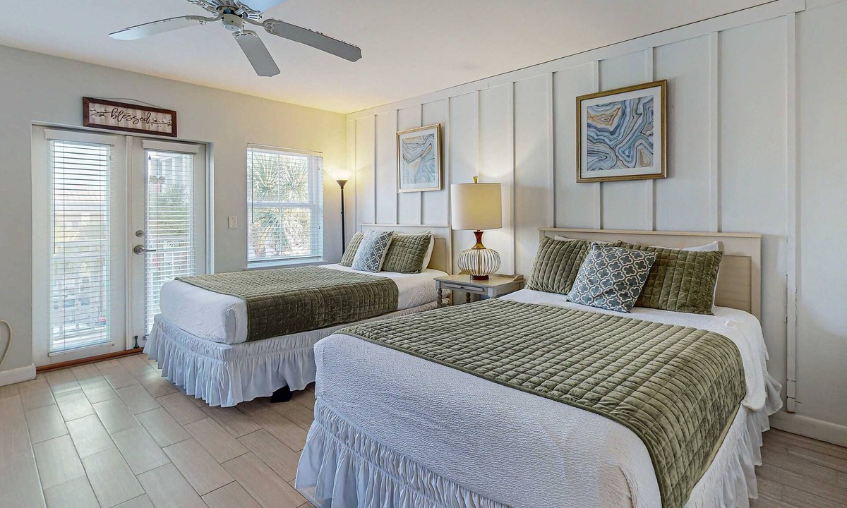 Gulf Place Apartment | Comfortable condo with kitchenette, community pools & hot tub - walk to the beach