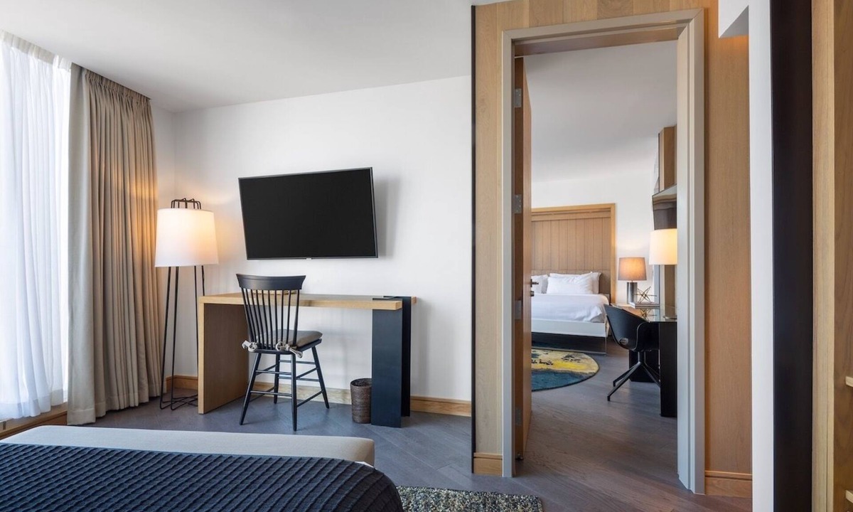 Logan Square Hotel | Comfortable Suite Ideal for Family-Friendly Adventures | Pet-Friendly Stay