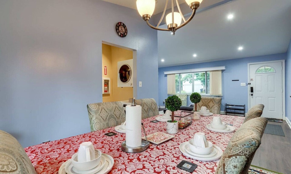 Alexandria West Apartment | Comfy 3 bedrooms and 2 baths with free parking