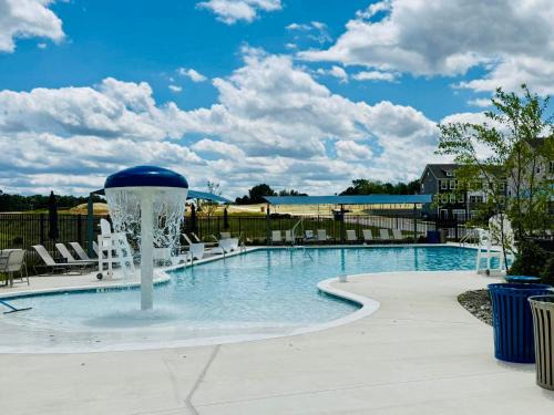 Rossville House | Comfy Suite, Steps to Food & Fun and Pool
