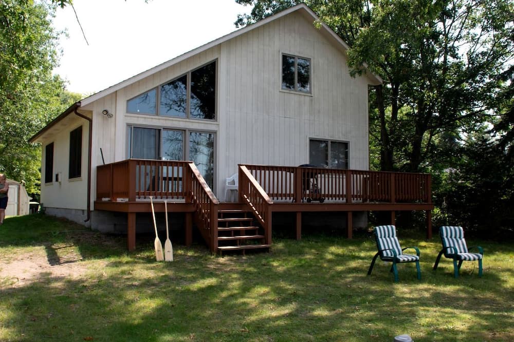 Au Gres Cottage | Comfy Sweet Cottage with BBQ Surrounded by Nature in Michigan