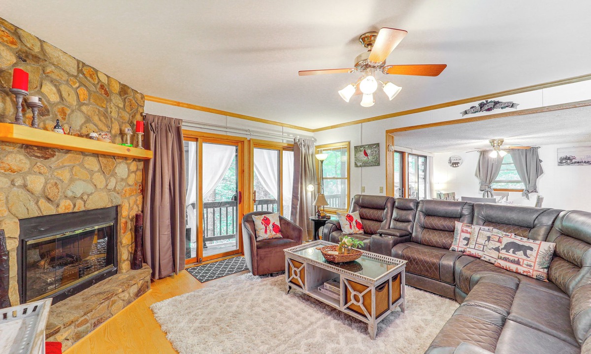 Newland House | Community Perks! 'Mtn Serenity Retreat' in Newland