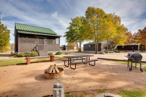 Cayuga Apartment | Community Pier: Cozy Kerens Cabin!