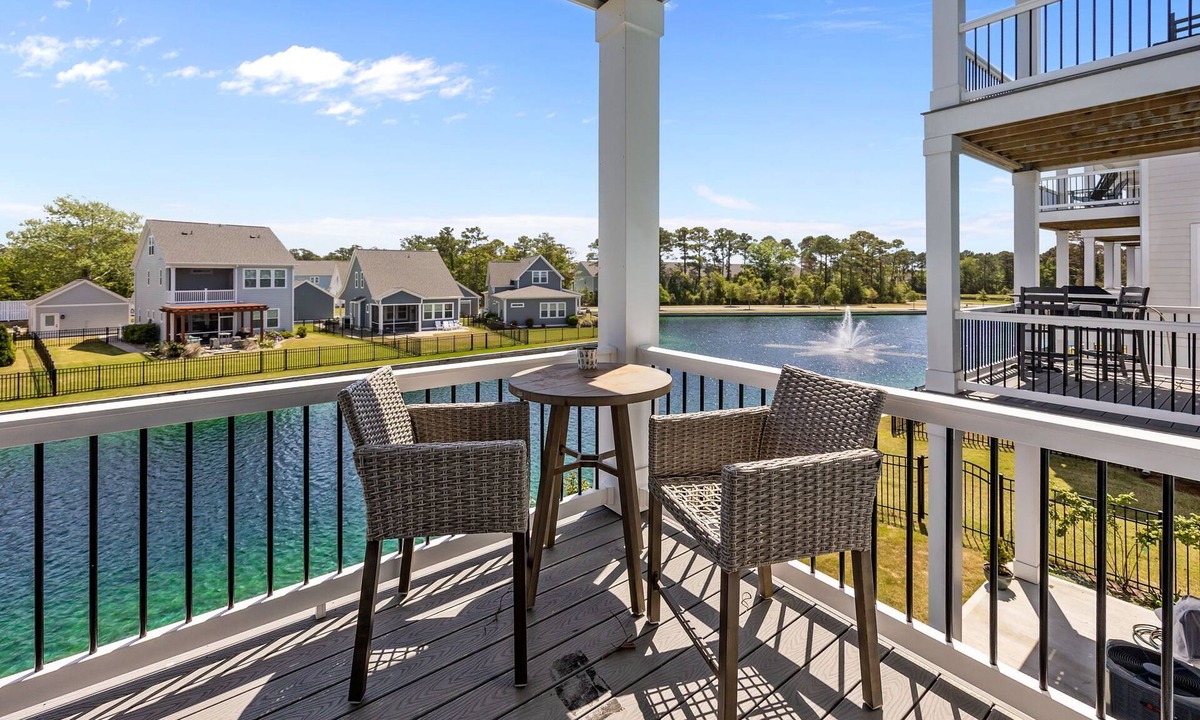 Morehead City House | Conch Tales fun, lakeside retreat in amenity filled Beau Coast. Golf Cart!