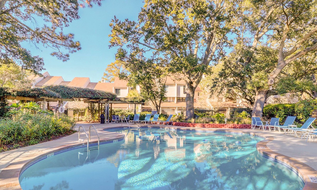 South Beach Condo | Condo steps away from beach with pool & view of Calibogue Sound
