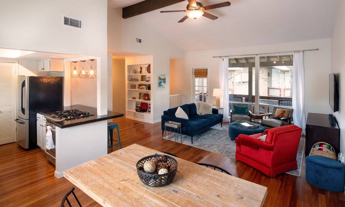 Barton Hills Condo | Condo w/Pool. Walk to Zilker Park, Barton Springs, ACL Fest & More