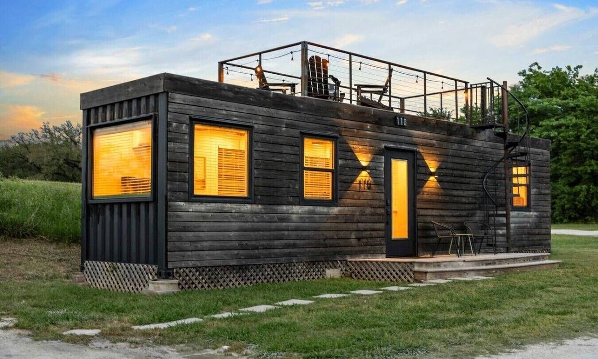Waco Apartment | Container home with rooftop views and pickleball