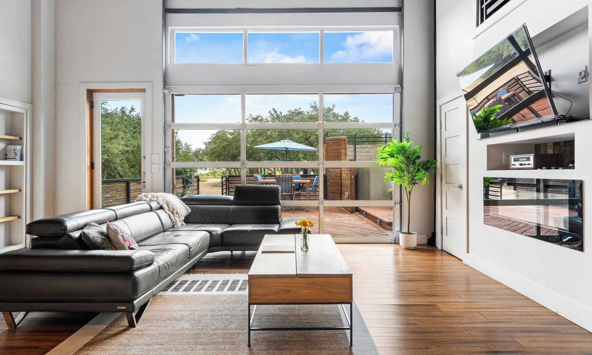 Dripping Springs Cottage | Contemporary Country Style Gem w/BBQ & Games Room