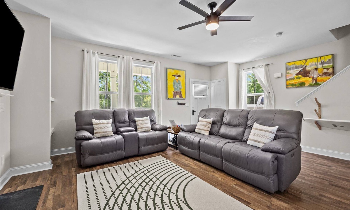 Piney Green House | Contemporary Townside Retreat