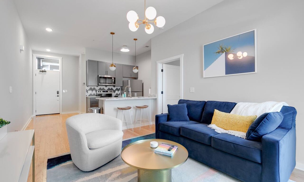 Church Hill Apartment | Convenient & Luxe Designer Apt w/King Sized Bed