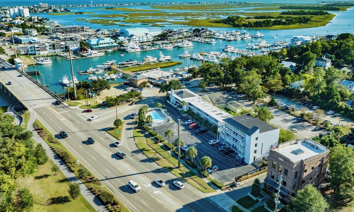 Airlie Condo | Convenient Wrightsville Beach Area Condo with Pool Access