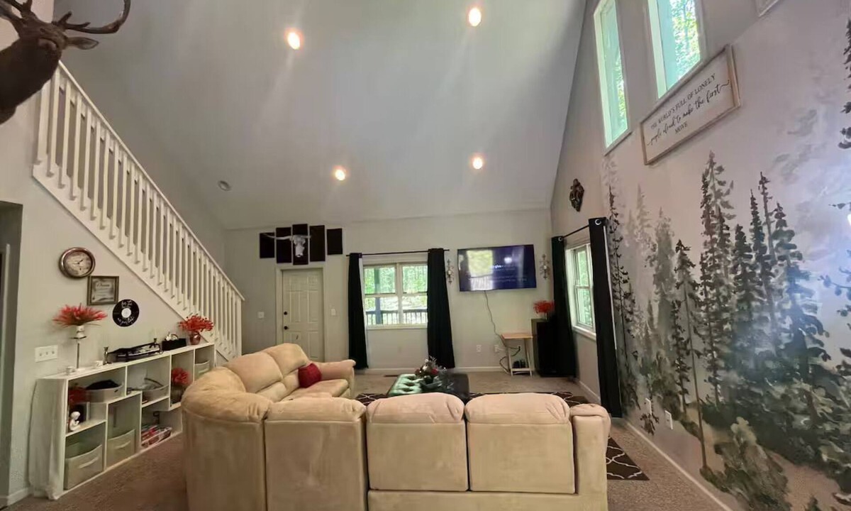 Banner Elk Cabin | Copper Frog Retreat- 3/2 on 20acres with hot tub&AC. 2miles from Sugar Mountain