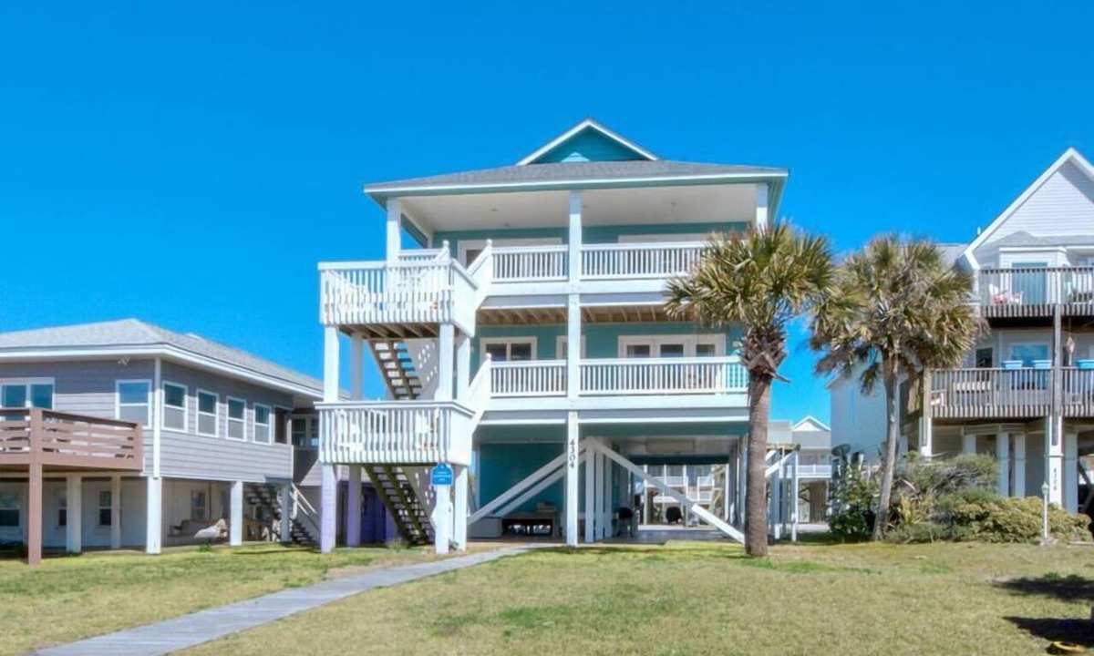 Long Beach Hotel | Coral House: Spacious oceanview retreat in Oak Island, NC, perfect for families.