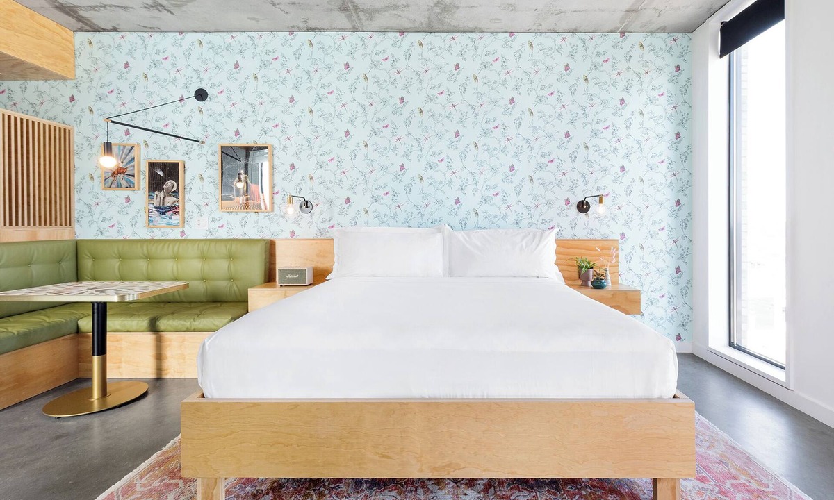 East Cesar Chavez Hotel | Corner Room at Arrive Austin, Pets Are Allowed!