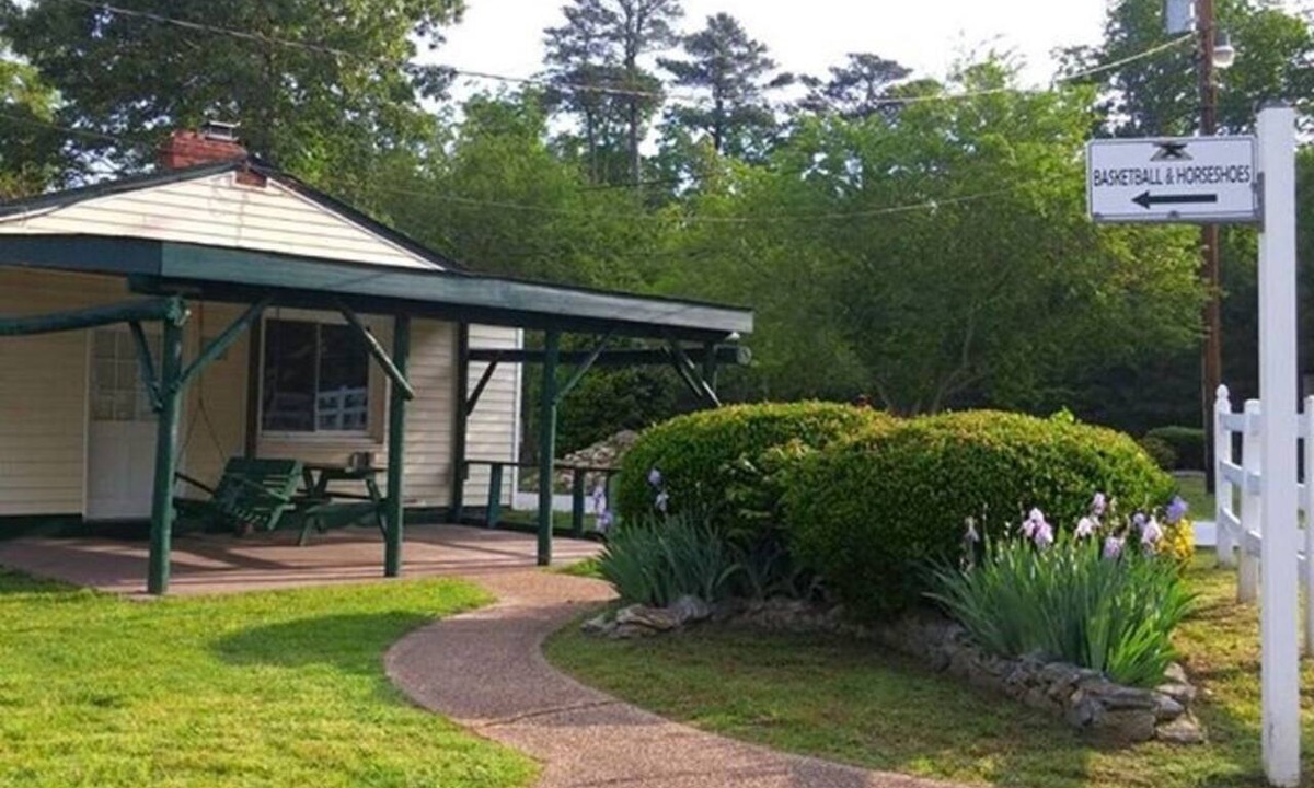 Williamsburg Cottage | Cottage - Williamsburg Pet-Friendly Getaway – Heated Pool, Free Game Room