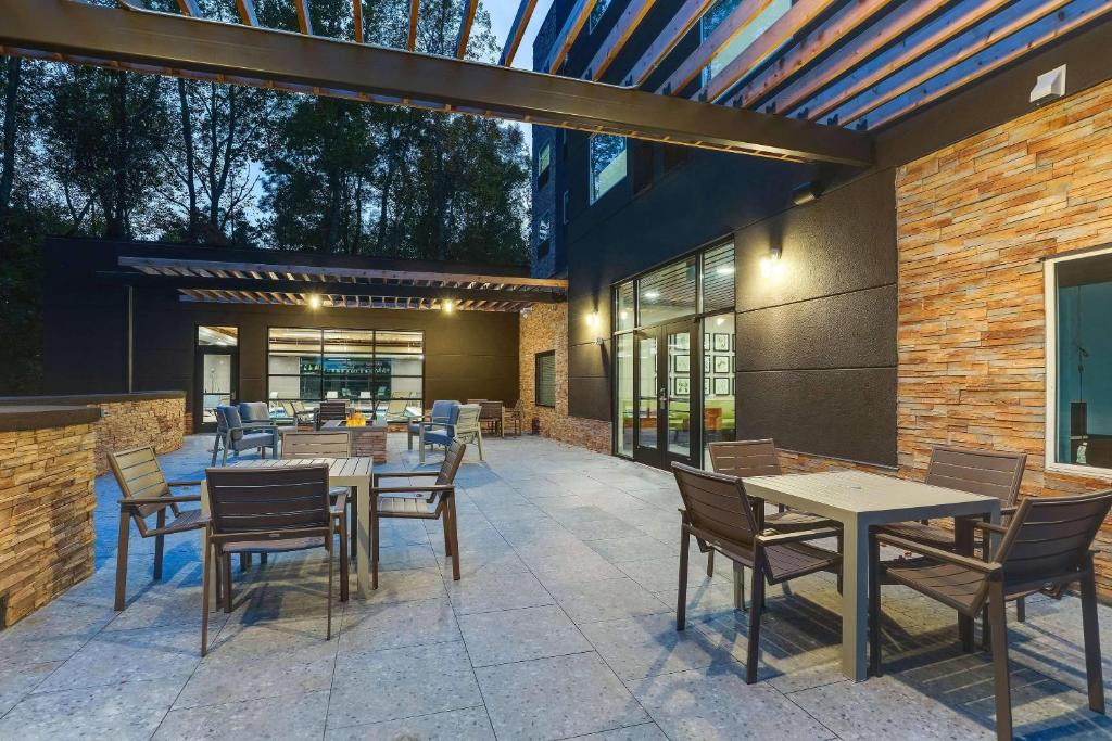 Cumming Hotel | Country Inn & Suites by Radisson, Cumming near NorthSide Hospital Forsyth