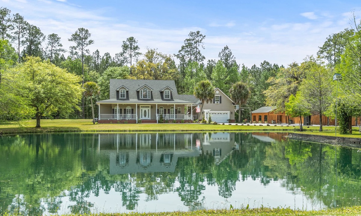 Northside Cottage | Country Villa pool hot tub game room pond