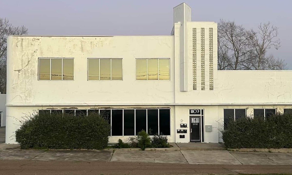 McComb Apartment | Couples get away… Slipper tub, penthouse