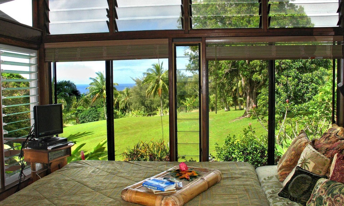 Hana Apartment | Couples & Honeymooners. Privacy & Romance! 7 Sacred Pools