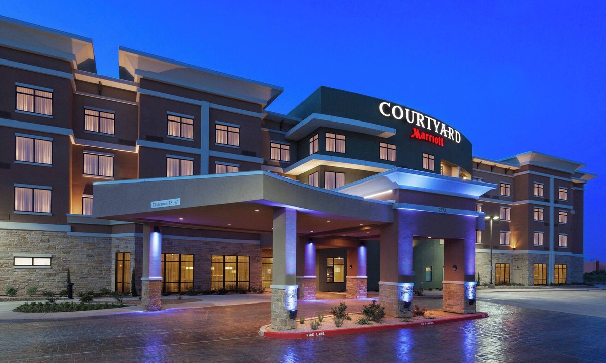 San Angelo Hotel | Courtyard San Angelo
