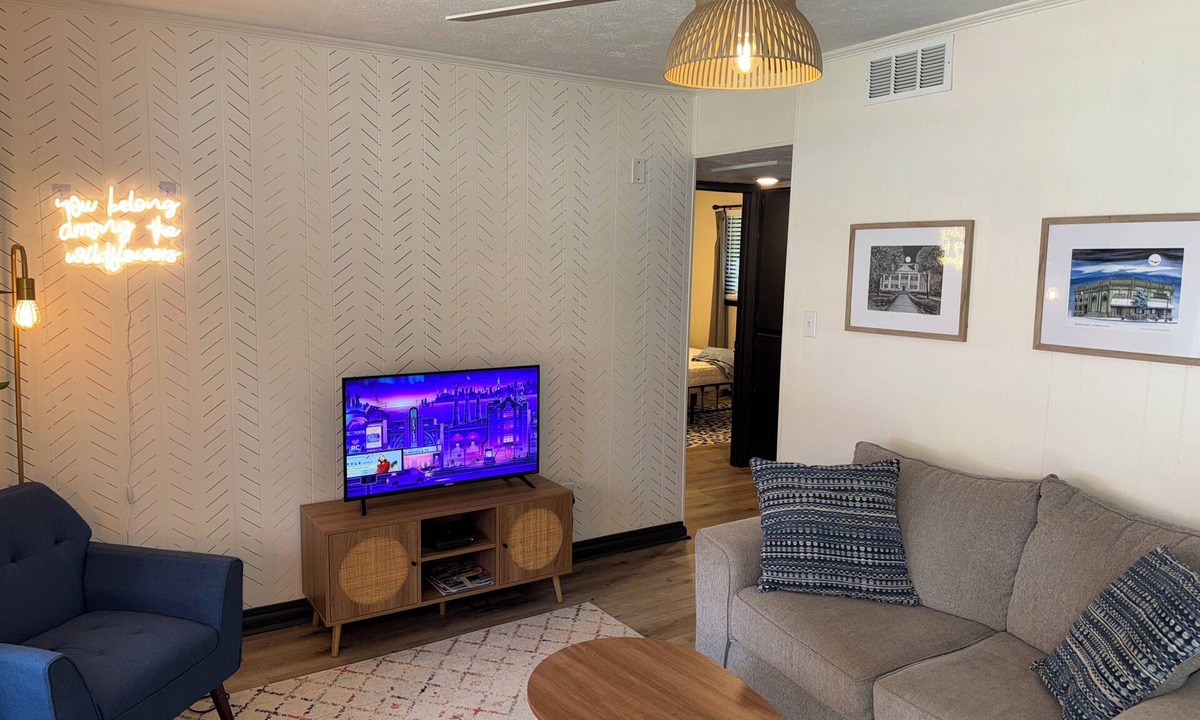 Covington House | Covington Sq Apt, Patio & Work