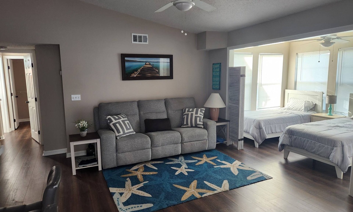 Garden City Condo | Cozy 1-bedroom condo in terrific Surfside Beach with AC