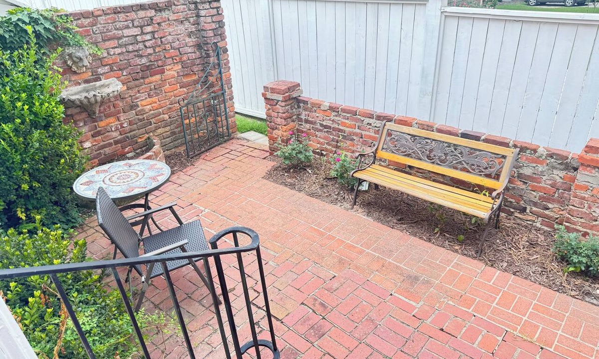 Aiken Cottage | Cozy 1-bedroom cottage in delightful Aiken you can walk to shops.