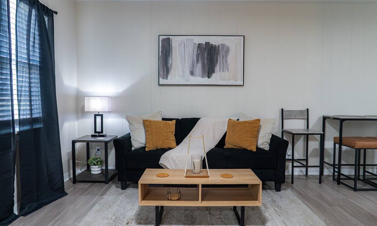 West Campus Apartment | Cozy 1BR - Minutes to Downtown Austin & UT