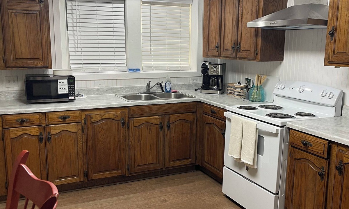 Douglas House | Cozy 2 bedroom & 1 bath spacious duplex in Quiet Neighbor