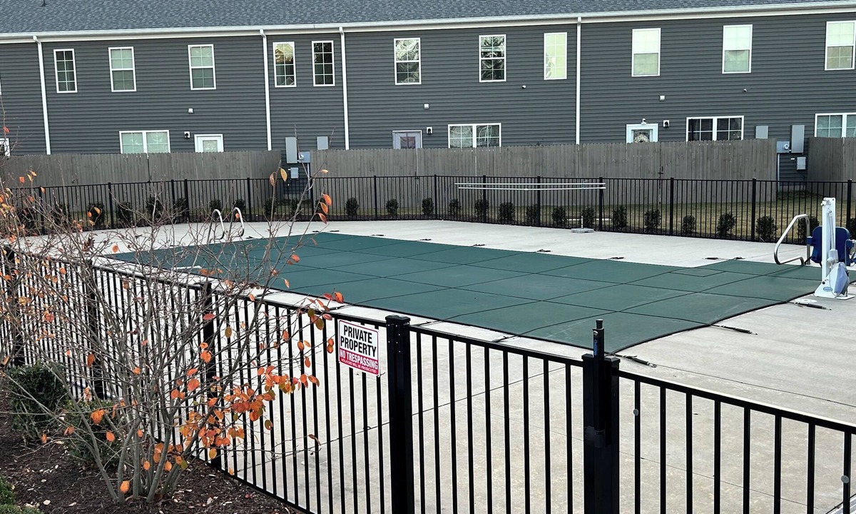 Chesapeake Condo | Cozy 2-bedroom condo in wonderful Chesapeake with fitness room, WiFi