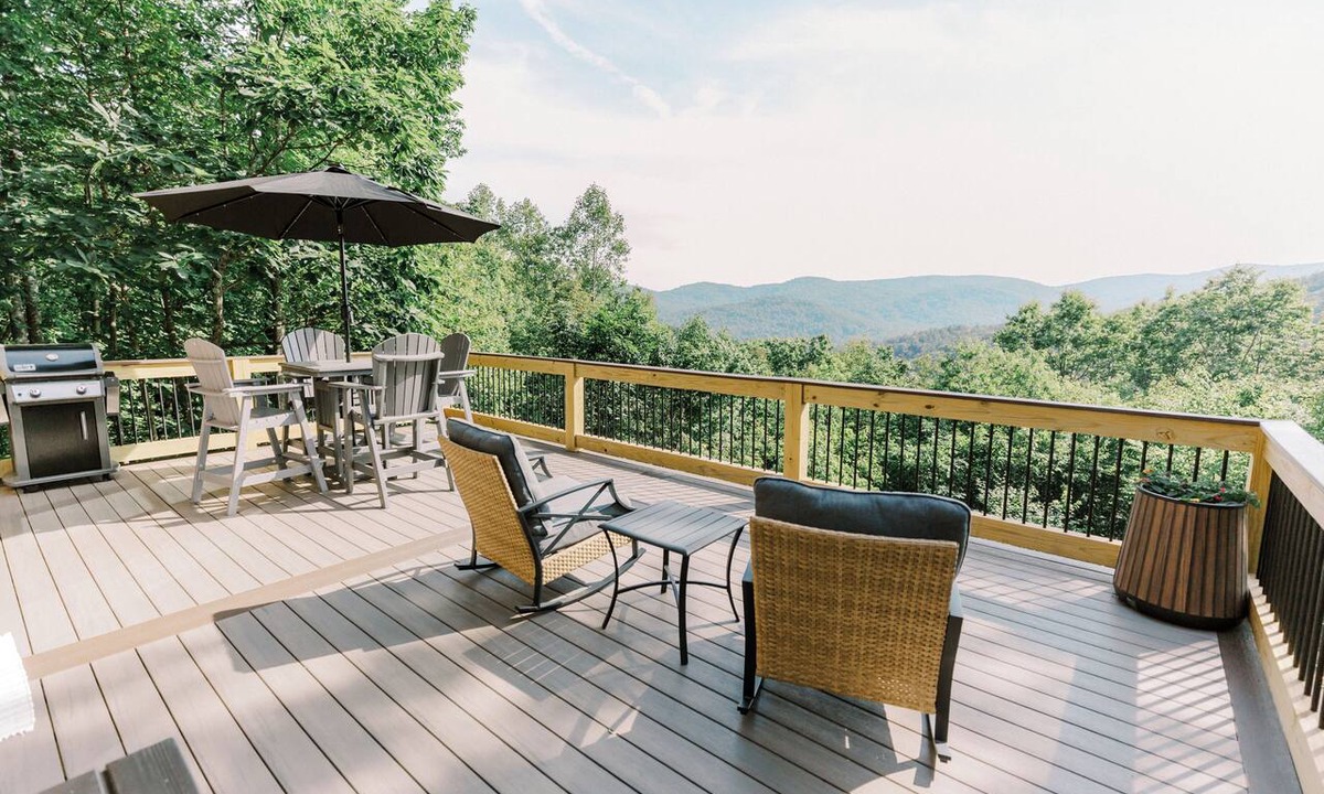 Purlear House | Cozy 2BR with AMAZING views in Buck Mountain